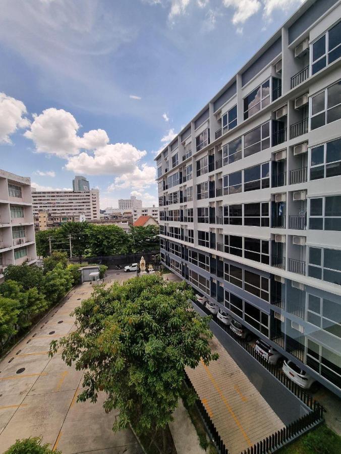 The Key Point Hotel Bangkok Exterior photo